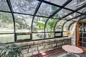 Pet-friendly Home: Grill & Fire Pit in Manhattan