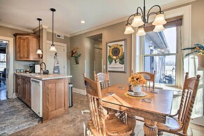 Pet-friendly Home: Grill & Fire Pit in Manhattan