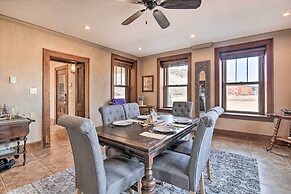 Pet-friendly Home: Grill & Fire Pit in Manhattan