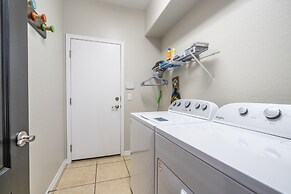 Pool & Patio: Family-friendly Goodyear Home!