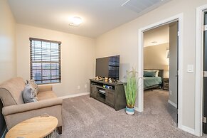 Pool & Patio: Family-friendly Goodyear Home!