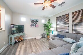 Pool & Patio: Family-friendly Goodyear Home!