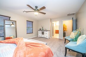 Pool & Patio: Family-friendly Goodyear Home!