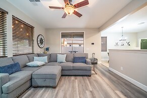 Pool & Patio: Family-friendly Goodyear Home!