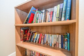 Pool & Patio: Family-friendly Goodyear Home!