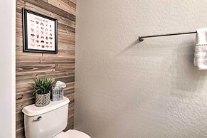 Pool & Patio: Family-friendly Goodyear Home!