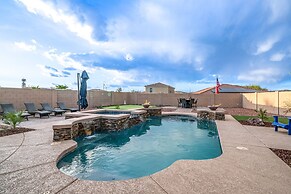 Pool & Patio: Family-friendly Goodyear Home!