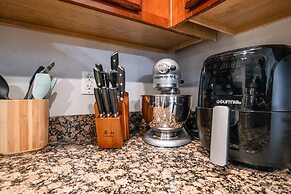 Pool & Patio: Family-friendly Goodyear Home!