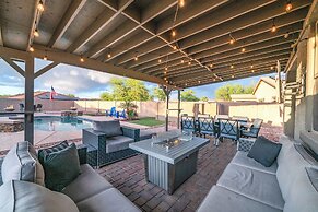 Pool & Patio: Family-friendly Goodyear Home!