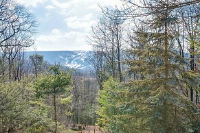 Poconos Cabin on 3 Acres - 5 Mi to Blue Mountain!