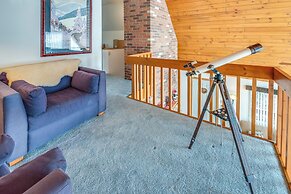 Poconos Cabin on 3 Acres - 5 Mi to Blue Mountain!