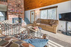 Poconos Cabin on 3 Acres - 5 Mi to Blue Mountain!