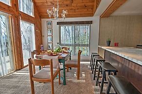 Poconos Cabin on 3 Acres - 5 Mi to Blue Mountain!