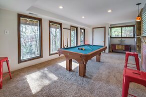 Poconos Cabin on 3 Acres - 5 Mi to Blue Mountain!