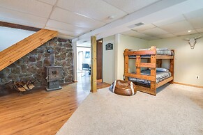 Poconos Cabin on 3 Acres - 5 Mi to Blue Mountain!