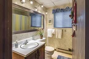 Poconos Cabin on 3 Acres - 5 Mi to Blue Mountain!