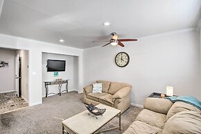 Convenient Burien Getaway: 12 Mi to Dtwn Sea!