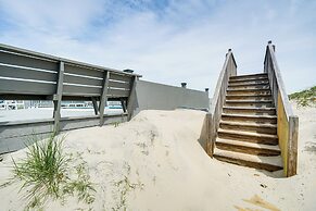 Grand Seaside Escape w/ Direct Beach Access!