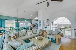 Grand Seaside Escape w/ Direct Beach Access!