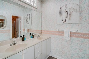 Grand Seaside Escape w/ Direct Beach Access!