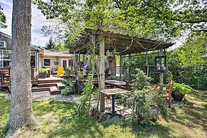 Charming Hampton Bays Home 5 Mi to Coopers Beach