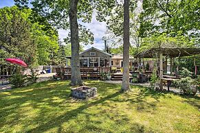 Charming Hampton Bays Home 5 Mi to Coopers Beach