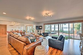 Mid-century Cabin w/ Deck & Puget Sound Vistas!