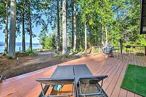 Mid-century Cabin w/ Deck & Puget Sound Vistas!
