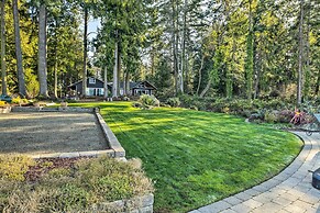 Mid-century Cabin w/ Deck & Puget Sound Vistas!