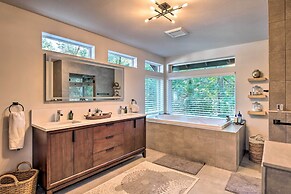 Mid-century Cabin w/ Deck & Puget Sound Vistas!