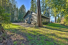 Mid-century Cabin w/ Deck & Puget Sound Vistas!