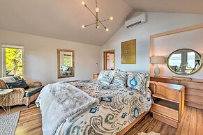 Mid-century Cabin w/ Deck & Puget Sound Vistas!