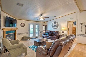 Cedar Creek Lake Access: Retreat w/ Deck