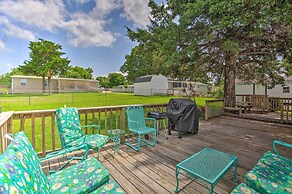 Cedar Creek Lake Access: Retreat w/ Deck