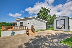 Cedar Creek Lake Access: Retreat w/ Deck