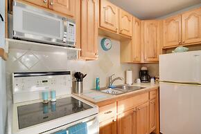 Condo w/ Community Pool - Walk to Madeira Beach!