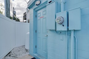 Condo w/ Community Pool - Walk to Madeira Beach!