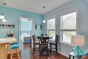 Condo w/ Community Pool - Walk to Madeira Beach!