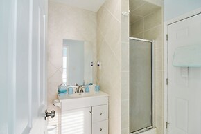 Condo w/ Community Pool - Walk to Madeira Beach!