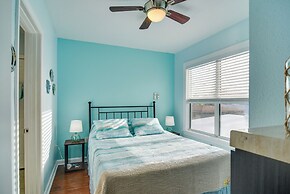 Condo w/ Community Pool - Walk to Madeira Beach!