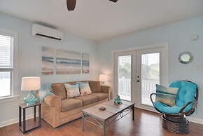 Condo w/ Community Pool - Walk to Madeira Beach!