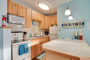 Condo w/ Community Pool - Walk to Madeira Beach!