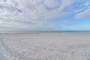 Condo w/ Community Pool - Walk to Madeira Beach!