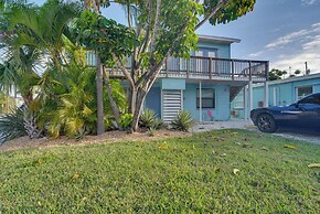Condo w/ Community Pool - Walk to Madeira Beach!