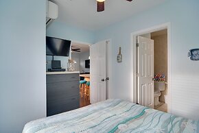 Condo w/ Community Pool - Walk to Madeira Beach!