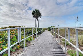 Condo w/ Community Pool - Walk to Madeira Beach!