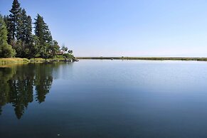 Cabin w/ Hot Tub, By Crater Lake Nat'l Park!
