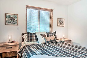 Cabin w/ Hot Tub, By Crater Lake Nat'l Park!