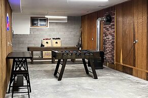 Cabin w/ Hot Tub, By Crater Lake Nat'l Park!