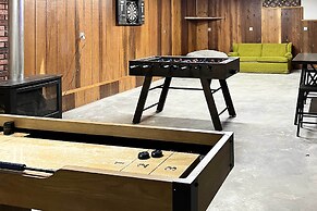 Cabin w/ Hot Tub, By Crater Lake Nat'l Park!